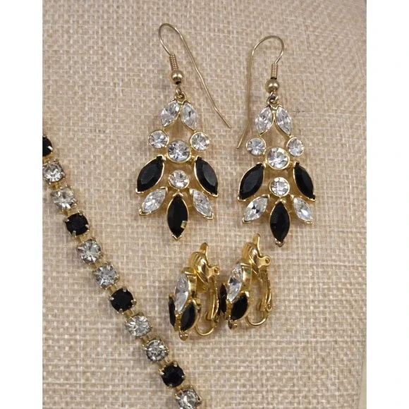 Vintage Trifari Rhinestone Jewelry Set, Choker, Earrings, Bracelet - Signed - Picture 3 of 11